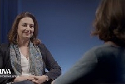 V. Completa. La familia es la mejor escuela para aprender a manejar las emociones.Laura Rojas-Marcos