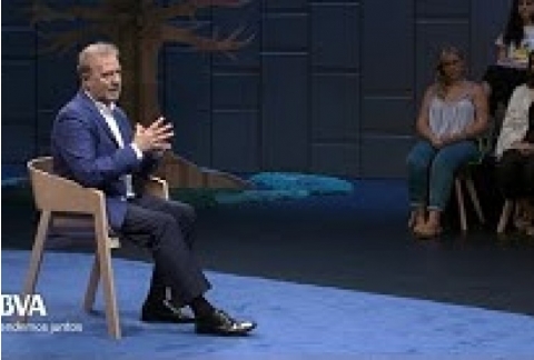 V. completa: “Hablar en público es un privilegio que deberíamos aprovechar”. Manuel Campo Vidal