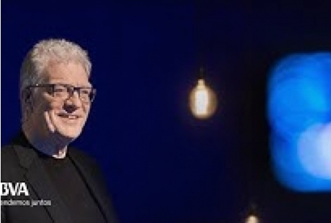 V.O. "It bothers me that the teachers are criticized.They are very important in our lives". Robinson