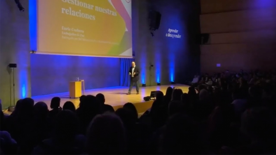 Imagen portada Si dejamos de hablar de los demás cambiará nuestra percepción - Enric Corbera