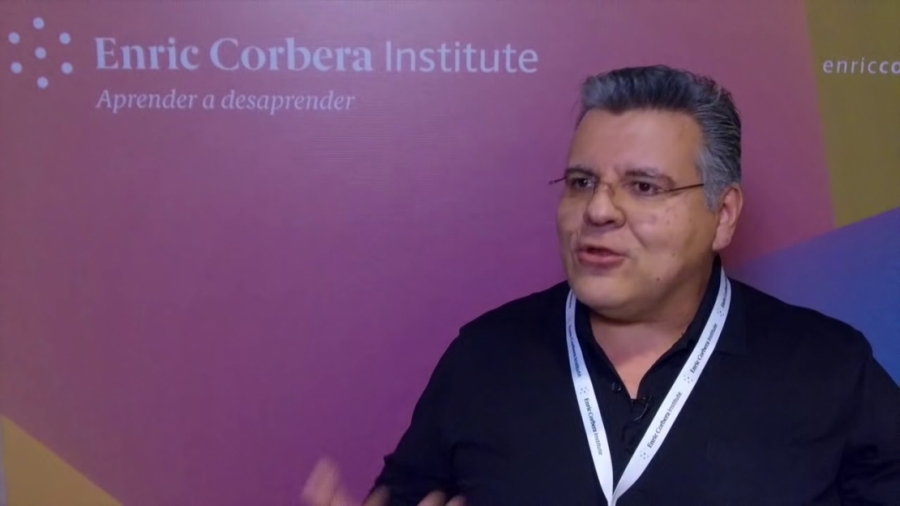 Imagen portada Opiniones de los alumnos: Carlos Hermosillo