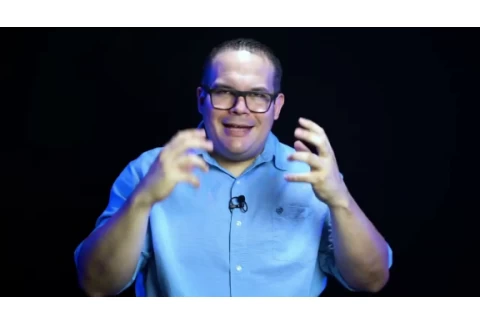 La mente de un hipocondríaco | Luis Berti | TEDxSantaTecla