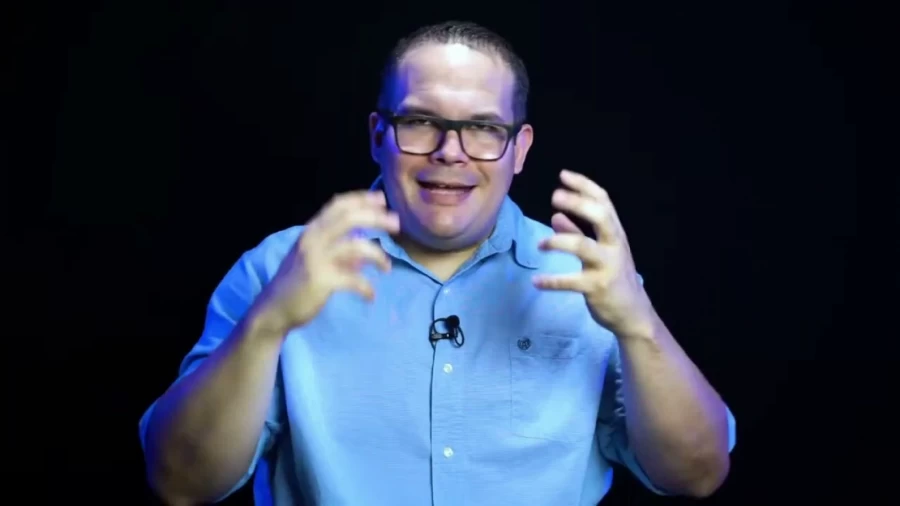 Imagen portada La mente de un hipocondríaco | Luis Berti | TEDxSantaTecla