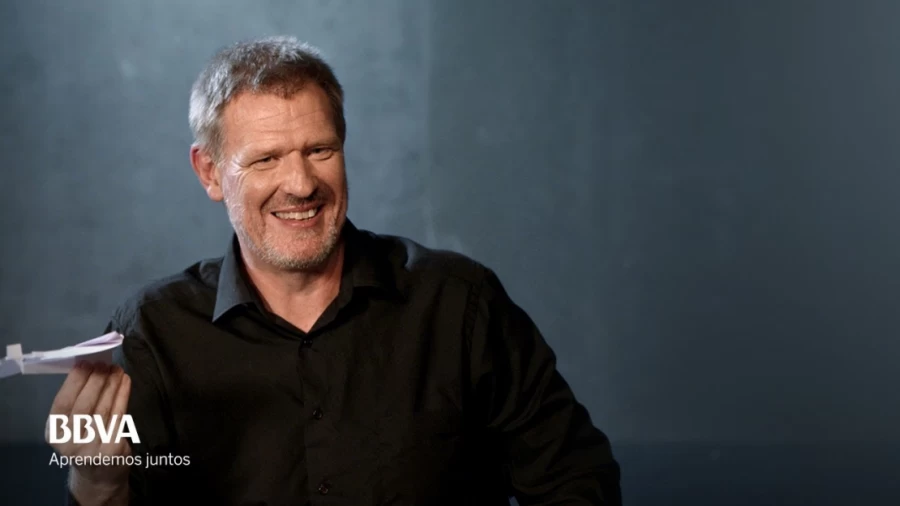 Imagen portada Versión Completa: David Bueno explica cómo cambia nuestro cerebro al aprender.