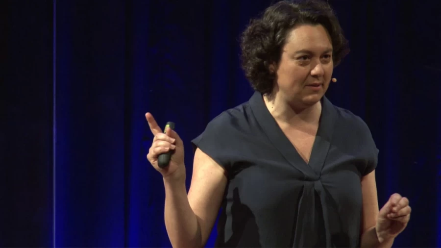 Imagen portada Hablar de la muerte ayuda a vivir y morir mejor | Montse Esquerda | TEDxLleida