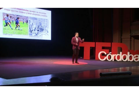 ¿Se puede comprar la felicidad? | Martín Tetaz | TEDxCordoba