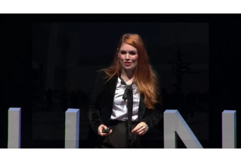 ¿Eres feliz o solo sonríes? | Regina Carrot | TEDxUANL