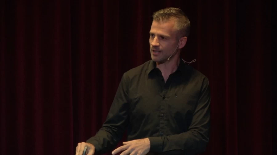 Imagen portada Éxito y fracaso, ¿Dos caras de una misma moneda? | Diego Pasjalidis | TEDxUADE