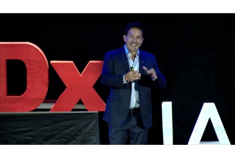 Capitalismo consciente y marketing social | Víctor González Herrera | TEDxUANL