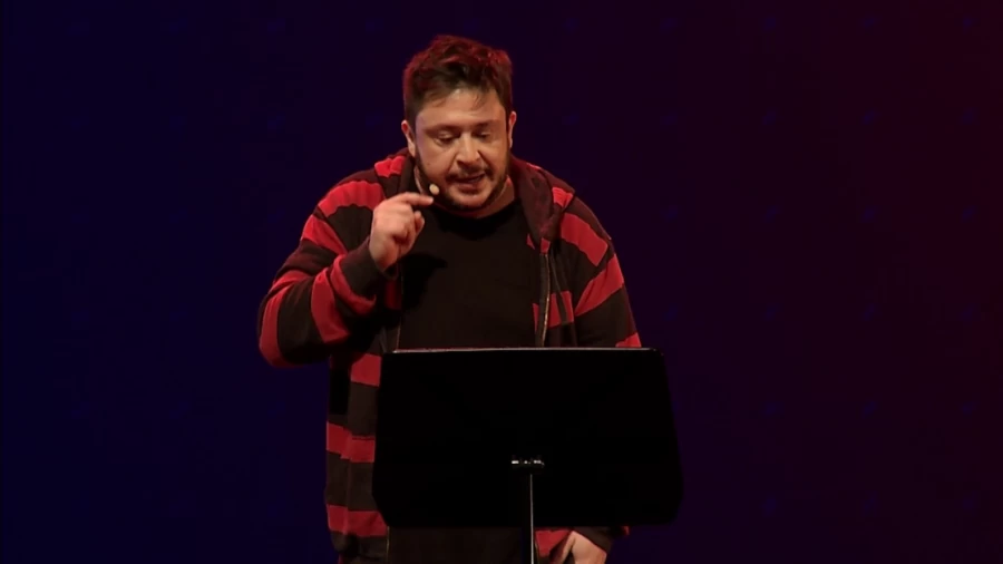 Imagen portada Mi hija quiere entender el sistema financiero | Hernan Casciari | TEDxMontevideo