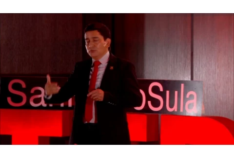 El Arte de hacer Terapia con Libros | Pedronel Gonzalez | TEDxSanPedroSula