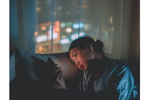 Descansar del uso de redes sociales mejora síntomas de depresión y ansiedad